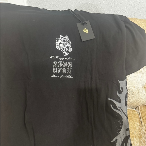 SOLD****Darc Sport Black and Red Graphic Tee size L overside - Picture 5 of 5